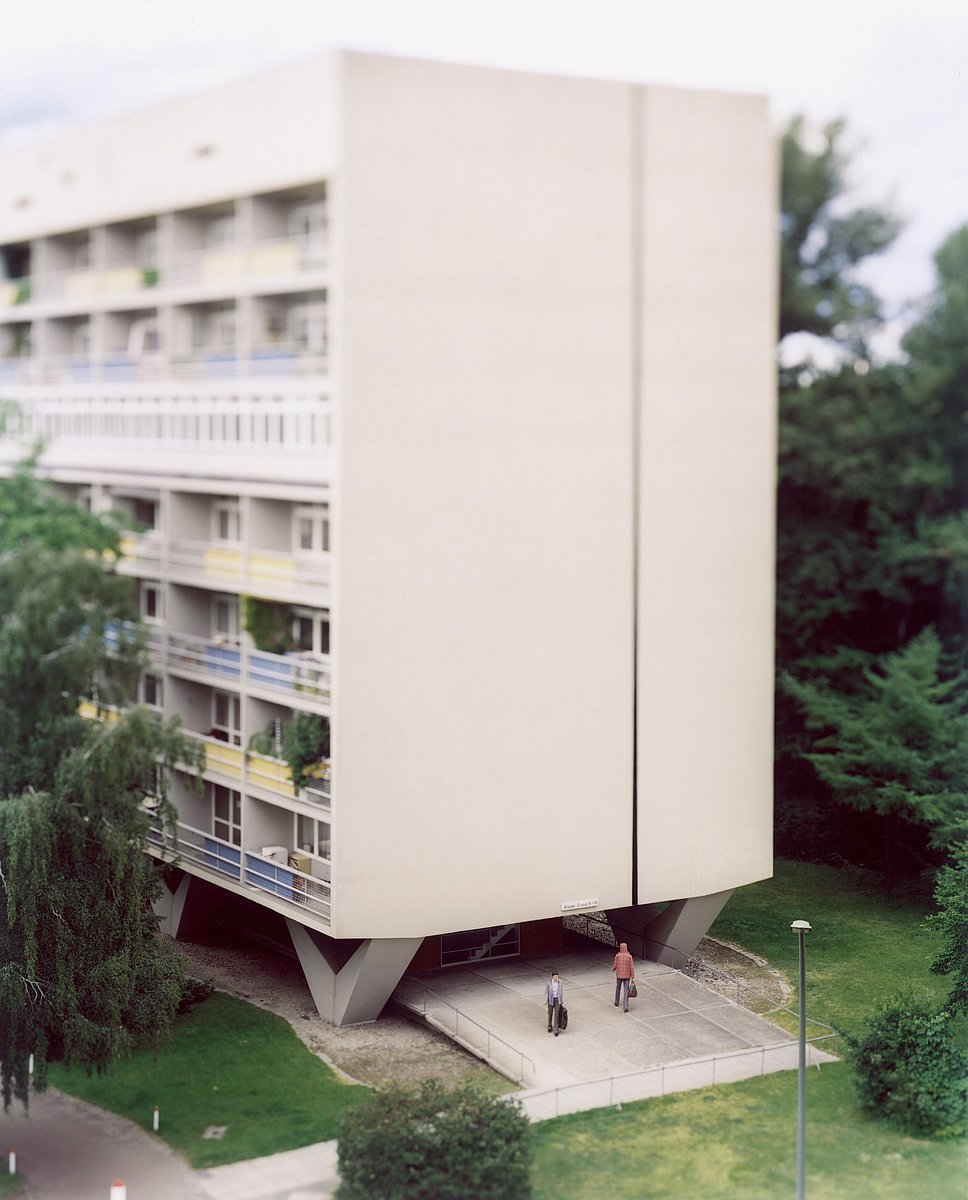 Niemeyer. 2005150 x 121 cmFrisch - Berlin.